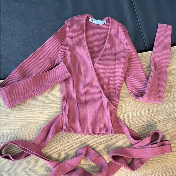 Size small - Picture 3 of 5